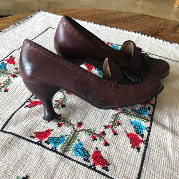John Fluevog Bellevue Dumont burgundy pumps w black tassels size 8.5w - Picture 3 of 5